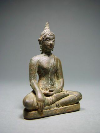 ANTIQUE BRONZE MEDITATING SUKHOTHAI BUDDHA AMULET.  STUPA RELIC.  16/17th C 7