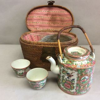 Rose Medallion Tea Basket W/2 Cups And A Teapot