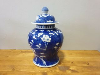 FINE QUALITY LARGE CHINESE 19TH CENTURY PORCELAIN JAR / VASE KANGXI STYLE 2