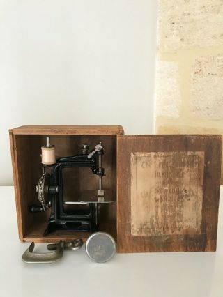 MAGNIFICENT ANTIQUE TOY SEWING MACHINE SMITH & EGGE 1897 SPLENDID 2