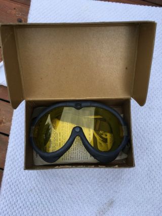 VINTAGE WWII U.  S.  ARMY M - 1944 GOGGLES POLAROID WITH BOX EXTRA LENSES 8