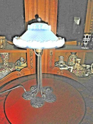 Magnificent French Art Deco lamp with frilly vaseline glass shade 5