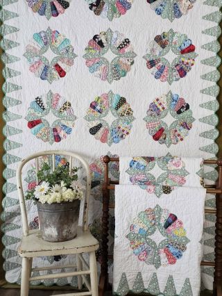 Charming Vintage Green & White Dresden Plate Quilts For Twin Beds