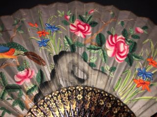 FINE CHINESE QING DYNASTY GOLD RED LACQUER FIGURAL COURT SCENE LANDSCAPE FAN 12