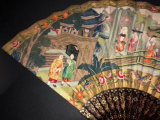 FINE CHINESE QING DYNASTY GOLD RED LACQUER FIGURAL COURT SCENE LANDSCAPE FAN 2