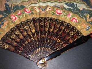 FINE CHINESE QING DYNASTY GOLD RED LACQUER FIGURAL COURT SCENE LANDSCAPE FAN 5