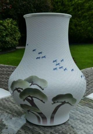 Stunning Extra Large Signed Japanese Oriental Porcelain Vase