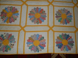 Vintage 40s Summer Cottage Yellow w/ Medium Color Dresden Plate QUILT 71 