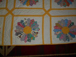 Vintage 40s Summer Cottage Yellow w/ Medium Color Dresden Plate QUILT 71 