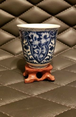Chinese Fine 17thc Kangxi Blue White Porcelain Wine Cup With Display Stand.