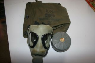 Vintage U.  S.  Military Korean War Gas Mask In Bag