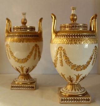 RARE AND PAIR WEDGWOOD QUEEN ' S WARE URNS & COVERS 19TH CENTURY 2
