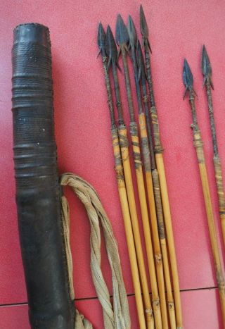 UNUSUAL AFRICAN AFRICAN TRIBAL ART WOODEN LEATHER COVERED QUIVER & METAL ARROWS 3