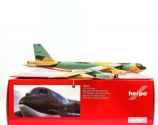 Herpa Wings USAF Boeing B - 52G Stratofortress 