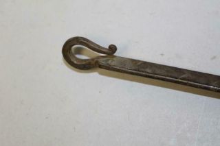 AN EXTREMELY RARE 18TH C DECORATED WROUGHT IRON HANGING LANTERN HOOK IN SURFACE 8