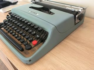 Olivetti Lettera 22 Vintage Portable Typewriter 32 Made In Great Britain 2
