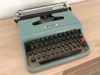 Olivetti Lettera 22 Vintage Portable Typewriter 32 Made In Great Britain 3