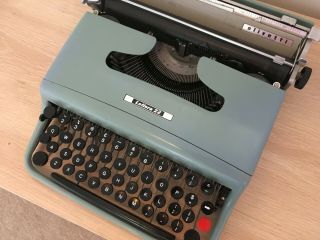 Olivetti Lettera 22 Vintage Portable Typewriter 32 Made In Great Britain 5