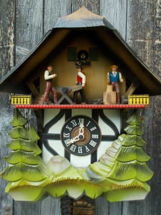 VINTAGE GERMAN CHALET MUSICAL CUCKOO CLOCK WITH WOOD CHOPPERS ANIMATED 5