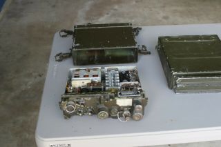 U.  S.  Military Radio RT - 176/ PRC - 10 with battery 4