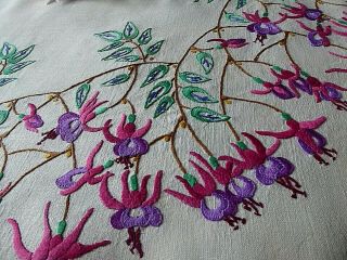 VINTAGE HAND EMBROIDERED TABLECLOTH - EXQUISITE FLOWER CIRCLE /TRAILING FUSCHIAS 2
