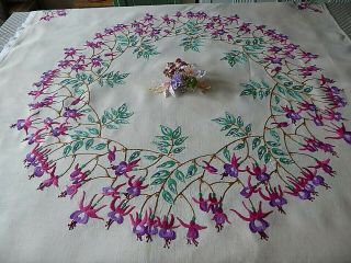 VINTAGE HAND EMBROIDERED TABLECLOTH - EXQUISITE FLOWER CIRCLE /TRAILING FUSCHIAS 6