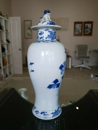 GOOD LARGE CHINESE 19TH C KANGXI STYLE BLUE & WHITE BIRDS VASE & COVER 4