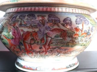 Antique Chinese Hand Painted Rose Medallion Porcelain Soup Tureen 4