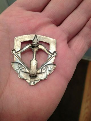 VINTAGE WWII MILITARY METAL INSIGNIA SF SPECIAL FORCES? ARCHERY BOW & ARROW 2