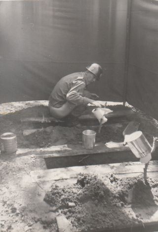 Snapshot Photo 30th Infantry Regiment Pooping In Latrine 1952 Nato 160