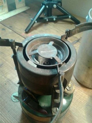 VINTAGE COLEMAN M - 50 MOUNTAIN STOVE DATED 1951 WITH CAN STOVE MAY NEED SOME WORK 2
