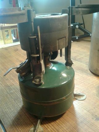 VINTAGE COLEMAN M - 50 MOUNTAIN STOVE DATED 1951 WITH CAN STOVE MAY NEED SOME WORK 8