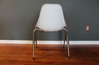 Mid Century Modern Herman Miller Eames Style Fiberglass Chair with Legs White 2