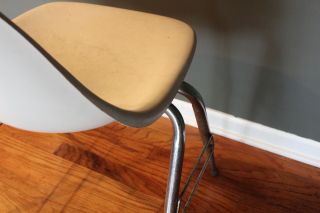 Mid Century Modern Herman Miller Eames Style Fiberglass Chair with Legs White 6