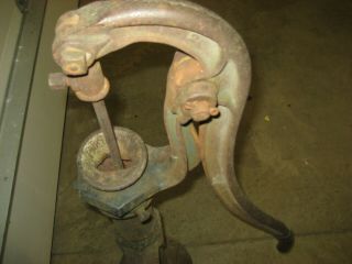 VINTAGE TEMPLE HAND WELL PUMP 8