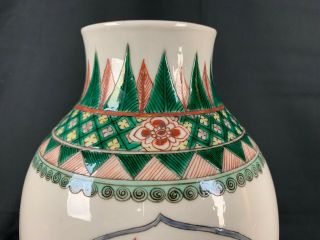 18th/19th C.  CHINESE FAMILLE ROSE PANELS VASE 6