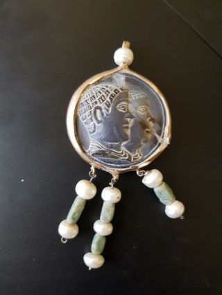 Magnificent Roman Pendant In 22 Carat Gold,  Emeralds,  Sea Pearls And Agate.