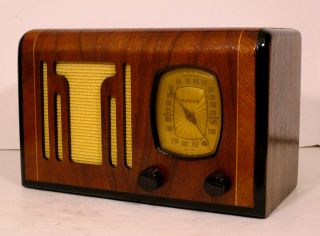 Old Antique Wood Philco Vintage Tube Radio - Restored Art Deco Table Top 4