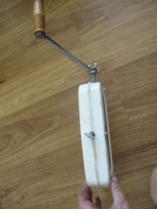 VINTAGE HANDYHOT WOOD HANDLED PORCELAIN CLAMP ON CLOTHES WRINGER ANTIQUE TOOL 3