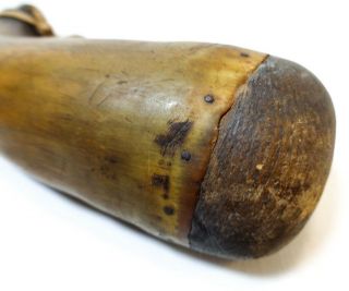 EARLY 19TH C AMERICAN ANTIQUE CARVED BLACK POWDER HORN,  W/NAILED HEEL/HEMP CORD 10