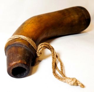 EARLY 19TH C AMERICAN ANTIQUE CARVED BLACK POWDER HORN,  W/NAILED HEEL/HEMP CORD 11