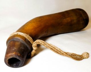 EARLY 19TH C AMERICAN ANTIQUE CARVED BLACK POWDER HORN,  W/NAILED HEEL/HEMP CORD 9