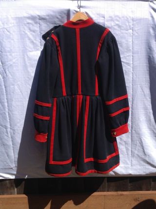 TOWER OF LONDON - ' BEEFEATER ' YEOMAN WARDERS UNIFORM - VERY RARE. 2