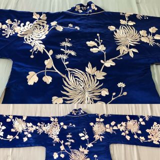 Antique 1900’s - 20’s Chinese Embroidered Blue Silk Robe with White Chrysanthemums 5