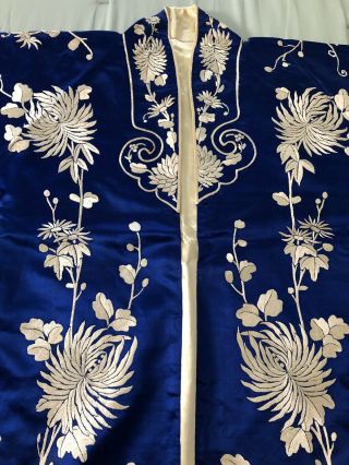Antique 1900’s - 20’s Chinese Embroidered Blue Silk Robe with White Chrysanthemums 6