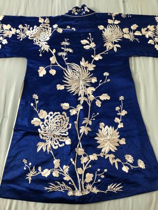 Antique 1900’s - 20’s Chinese Embroidered Blue Silk Robe with White Chrysanthemums 7