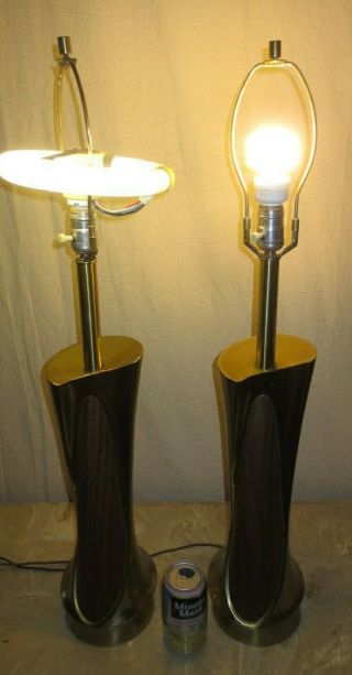 PAIR VINTAGE MID - CENTURY RETRO ATOMIC LAUREL WALNUT AND BRASS TABLE LAMP 4