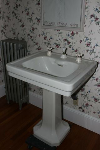 Vintage 1930 ' s American Standard Bathroom Pedestal Sink With Integrated Spigot. 3