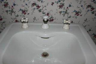 Vintage 1930 ' s American Standard Bathroom Pedestal Sink With Integrated Spigot. 4