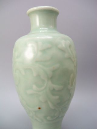 CHINESE INCISED GREEN LONGQUAN CELADON FLORAL VASE 7